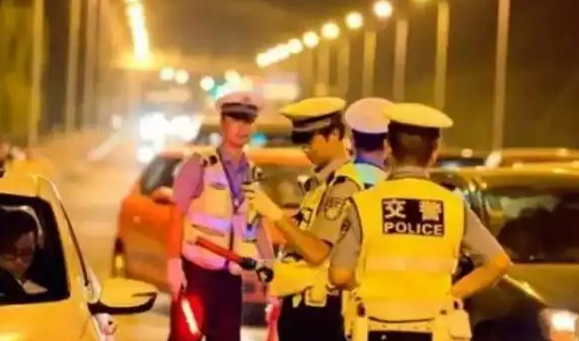 酒後幾個小時可以開車不屬於酒駕？喝酒幾小時後可以開車