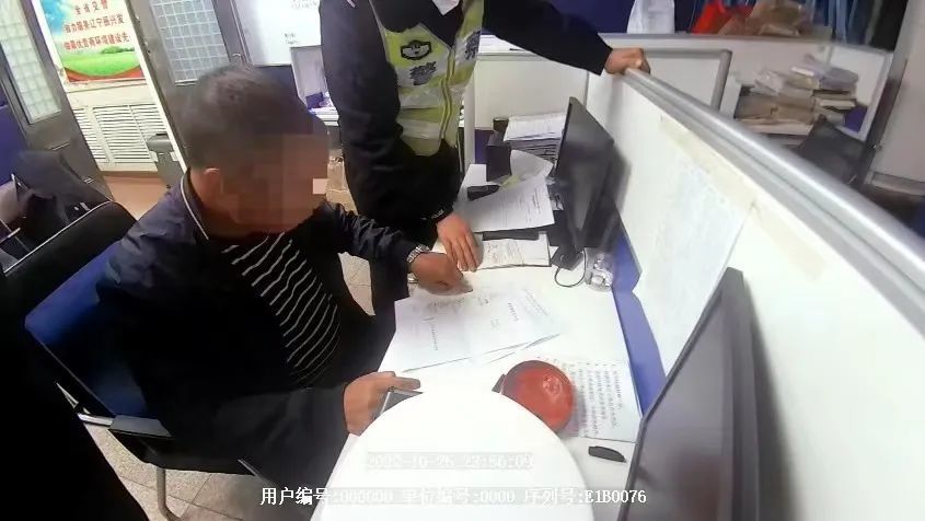 老爸酒駕犯了錯，竟讓閨女來背鍋……