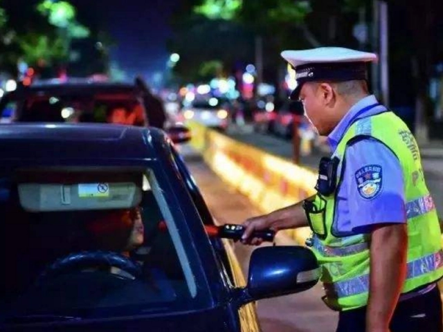 喝酒吹氣沒有吹到酒？原來是這麼做的，可是還是逃不過交警