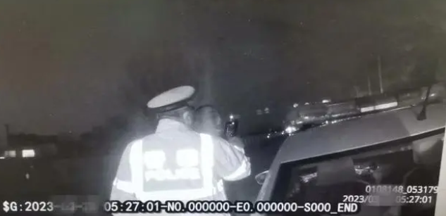 大貨車司機貪酒一杯砸了三十年“飯碗” 大貨車司機貪酒一杯砸了三十年“飯碗”