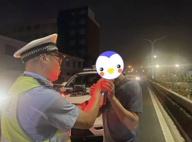 吃完兩顆“楊梅”開車，台州一男子攤上事了！交警一查還有大問題！