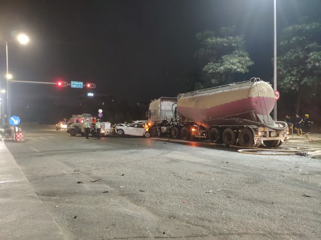 廣東司機困駕致6車連撞，罪魁禍首是它？交警提醒：危害堪比酒駕